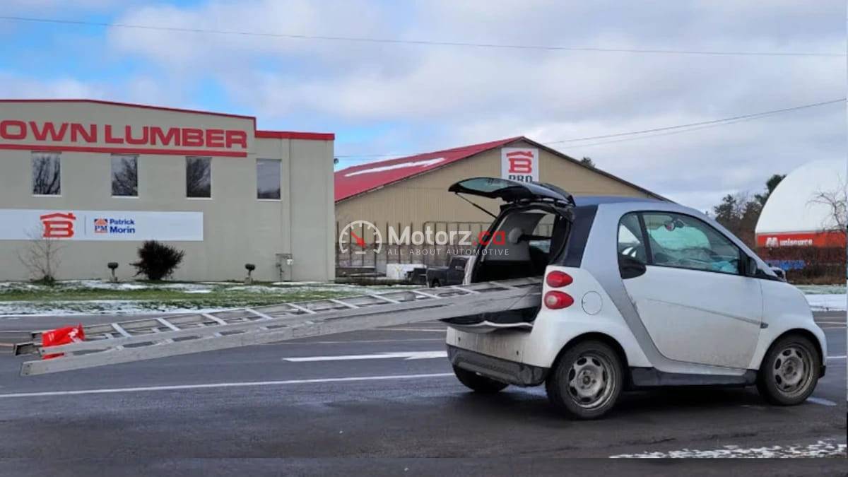 Not So Smart: The Viral Ontario Traffic Stop of a Ladder-Crammed Microcar