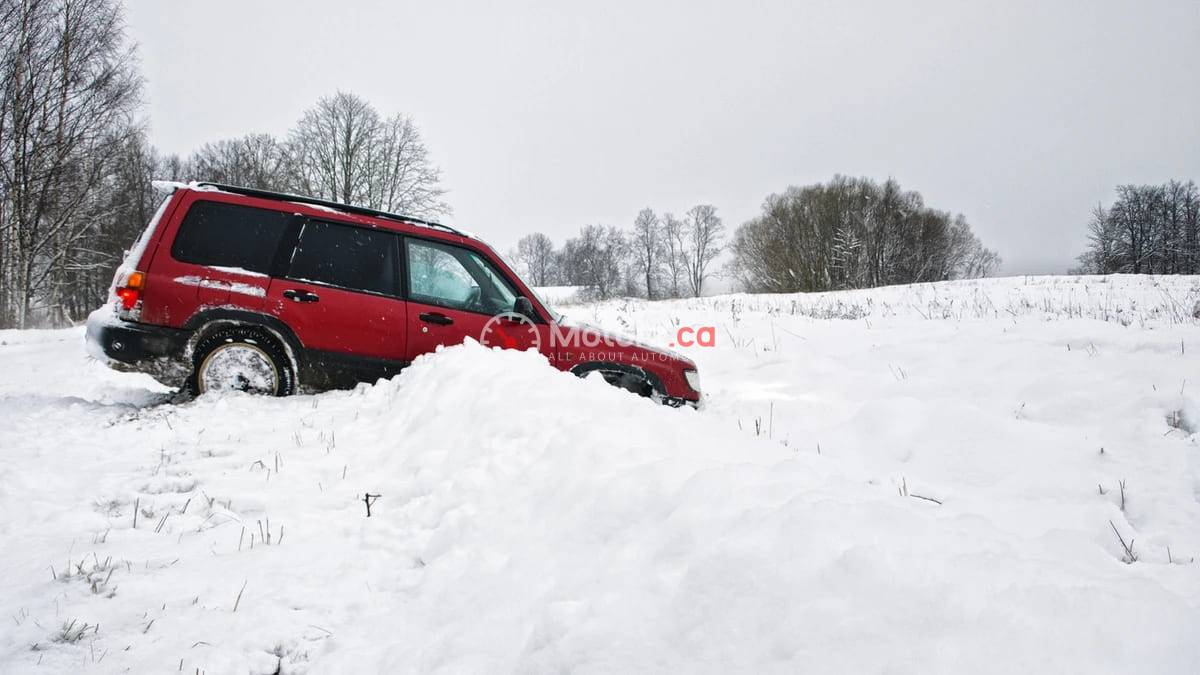 Winter Driving Masterclass: How to Avoid a Snowbank and Stay on the Road