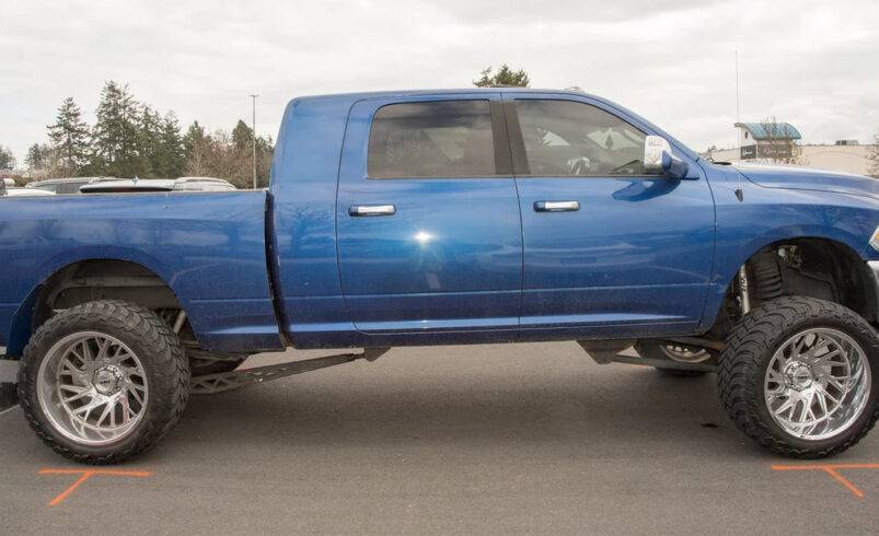 The Danger of the “Carolina Squat”: B.C. Police Link Fatal Crash to Illegal Truck Mods