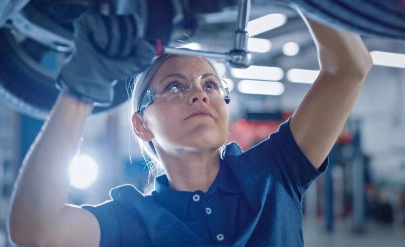 The Truth About Extended Oil Change Intervals: Risk vs. Reward for Your Engine