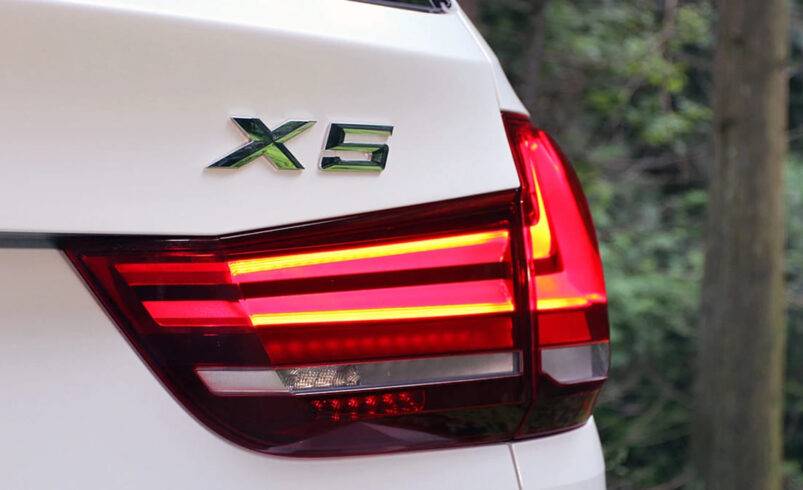 The Cold Truth: The One Dangerous Drawback of LED Headlights in Winter